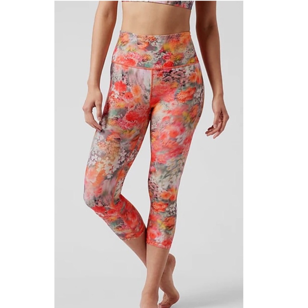 Athleta Elation Capri Renewed Bloom Spring Printed Pink Leggings Size Small NEW